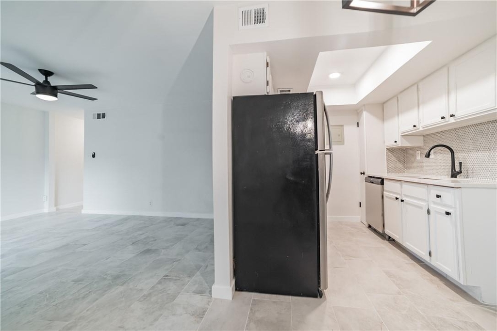 2600 Penny Ln - Photo 4