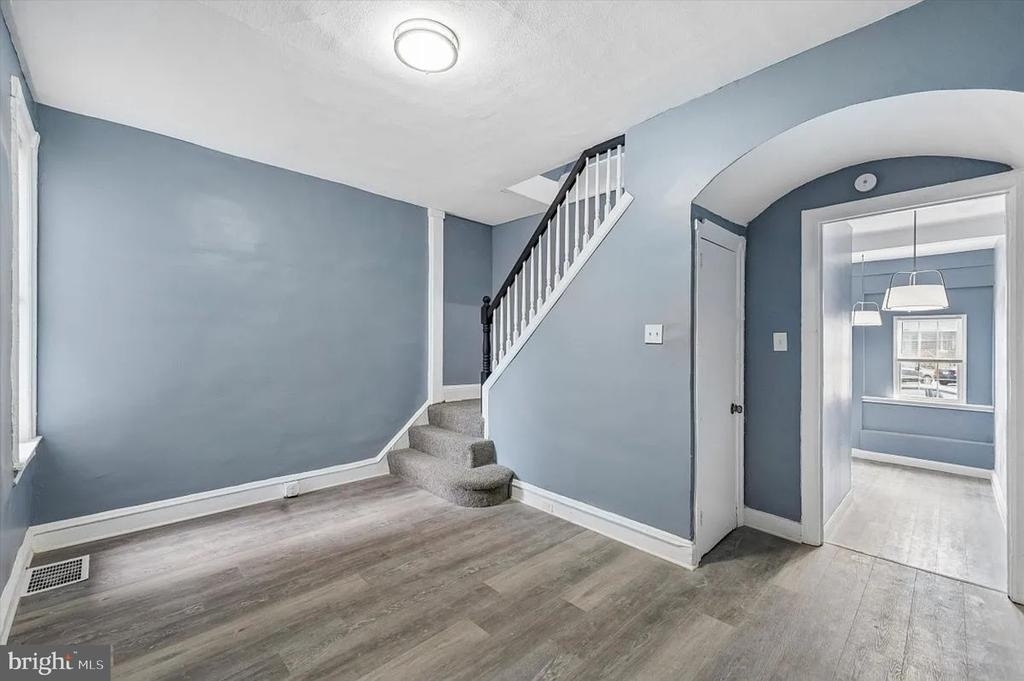 1110 Morton Avenue - Photo 3