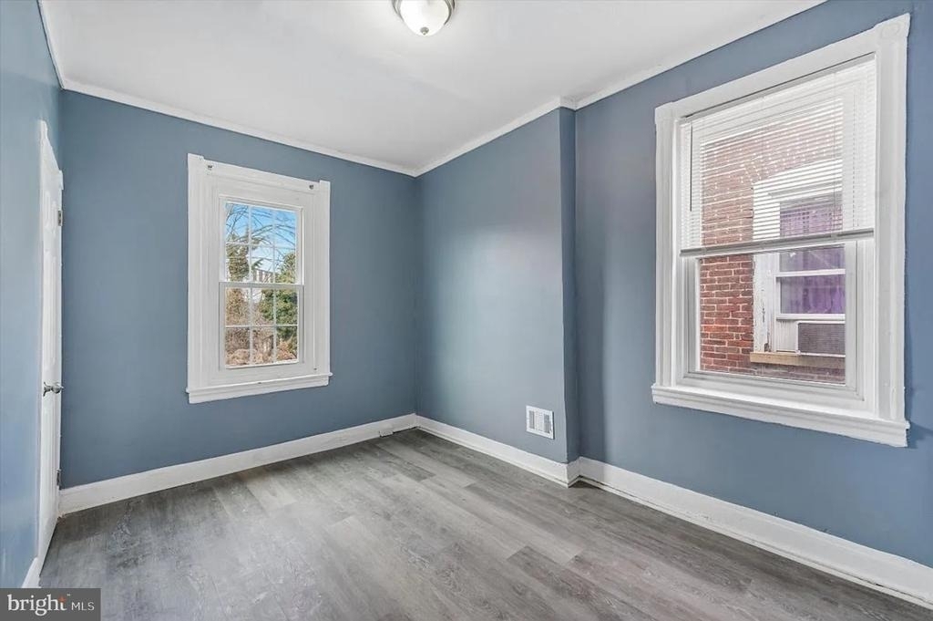1110 Morton Avenue - Photo 7