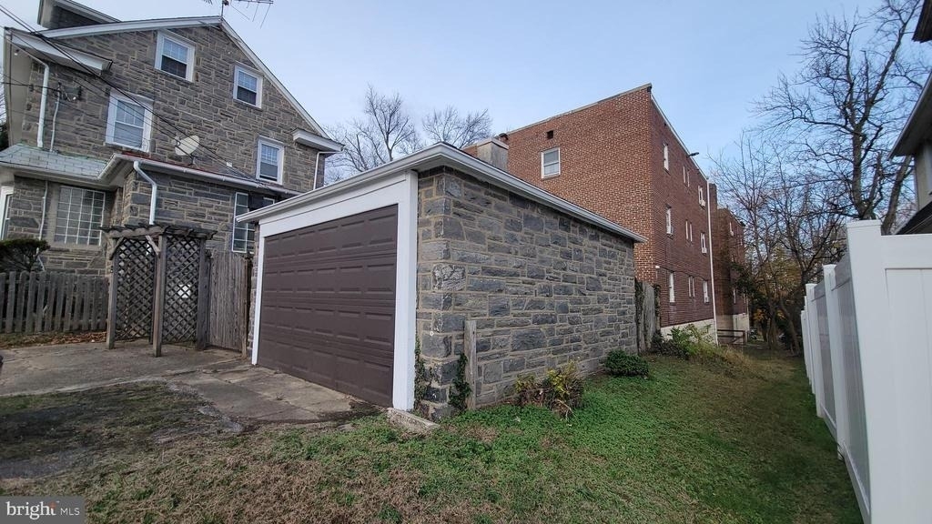 1806 Garrett Road - Photo 4