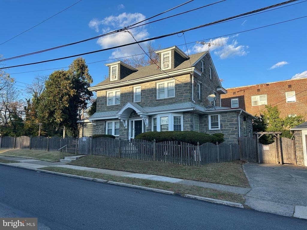 1806 Garrett Road - Photo 0