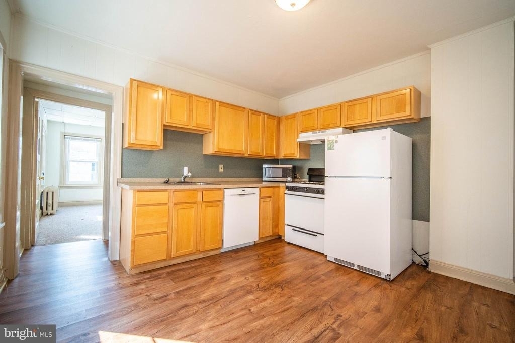 126 W Market - Photo 7