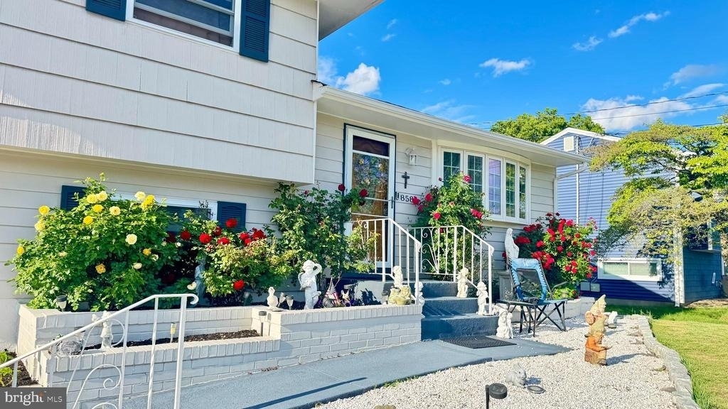 858 Estates Boulevard - Photo 1