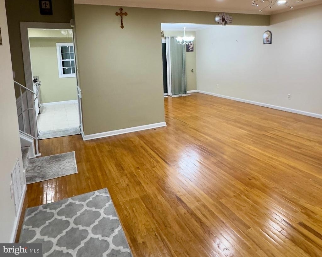 858 Estates Boulevard - Photo 2