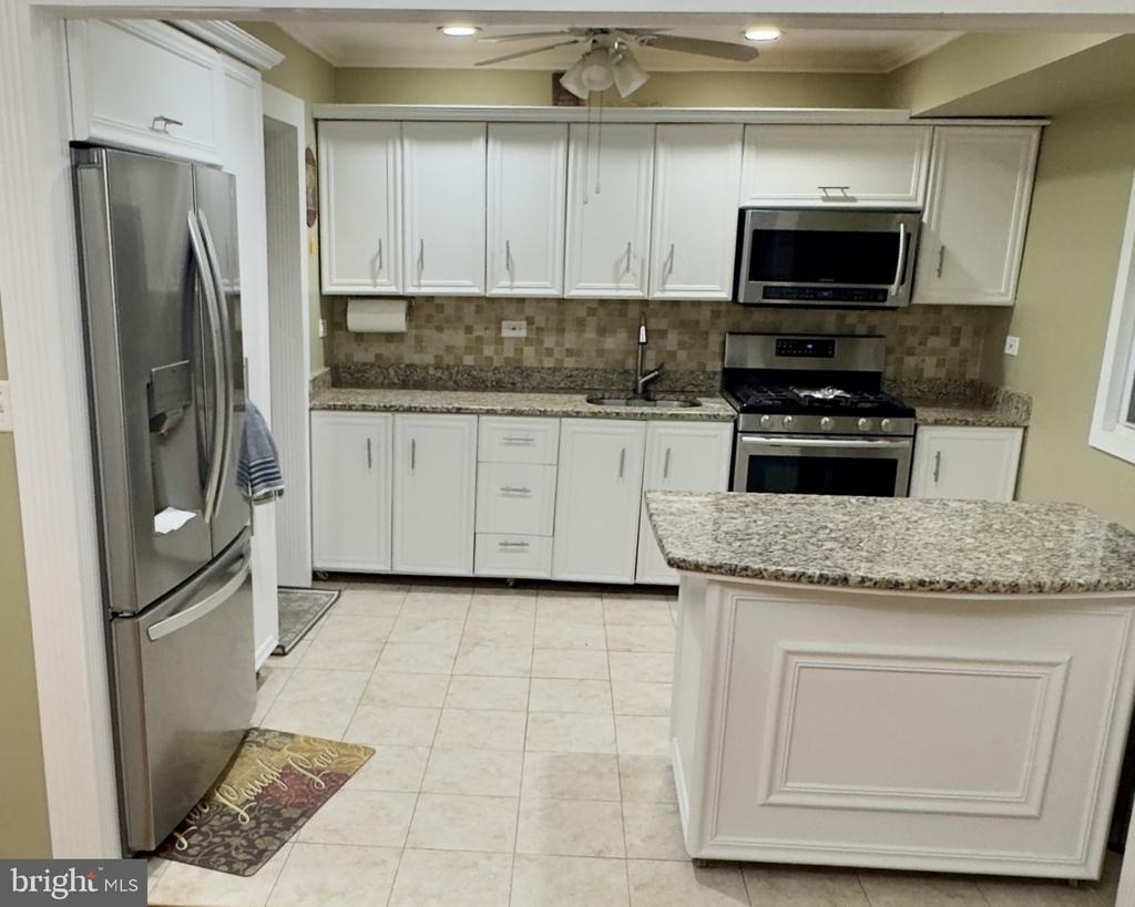 858 Estates Boulevard - Photo 4