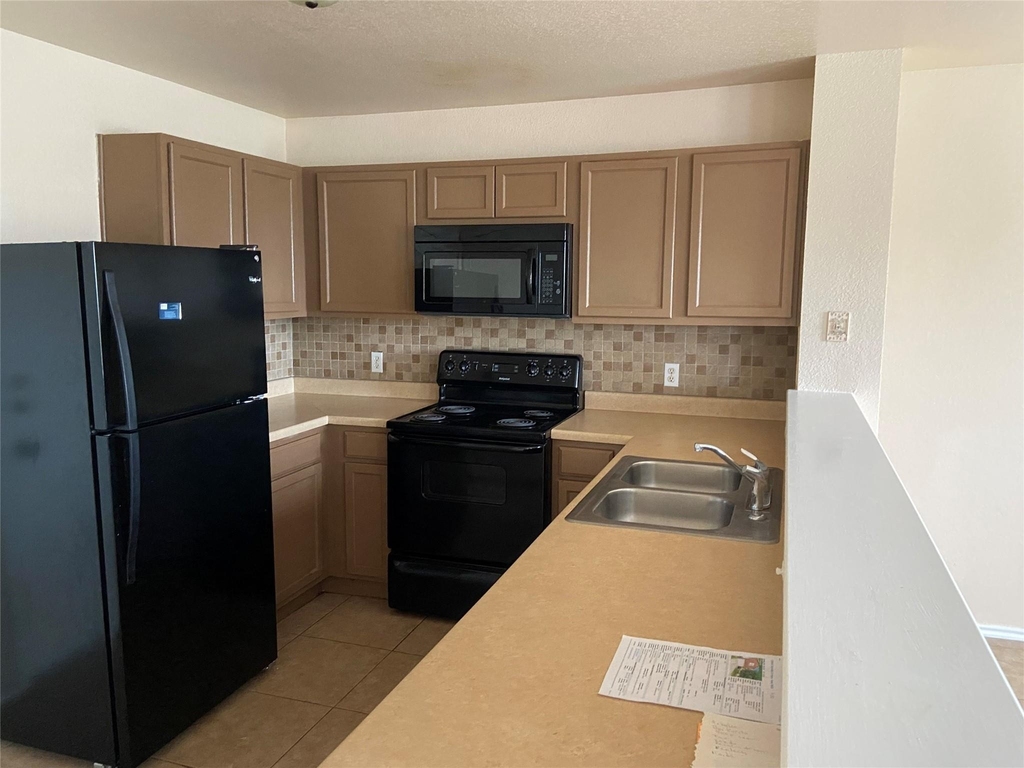 12840 Saint Mary Dr - Photo 2