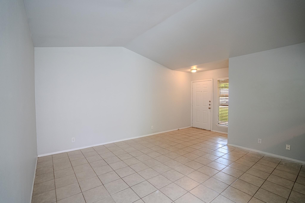 12403 Tree Line Dr - Photo 5
