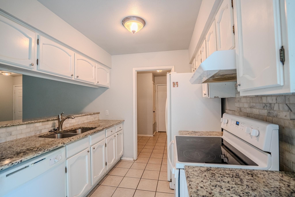 12403 Tree Line Dr - Photo 6
