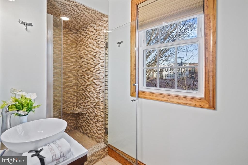 5503 44th Avenue - Photo 4