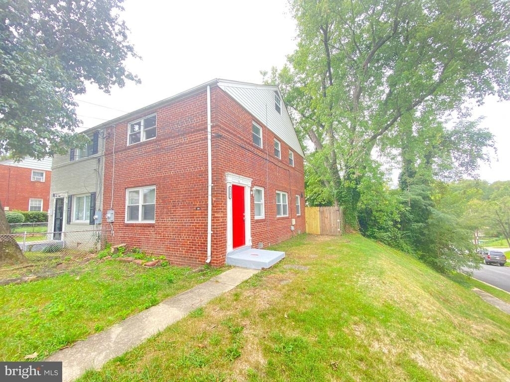 2301 Houston Street - Photo 0
