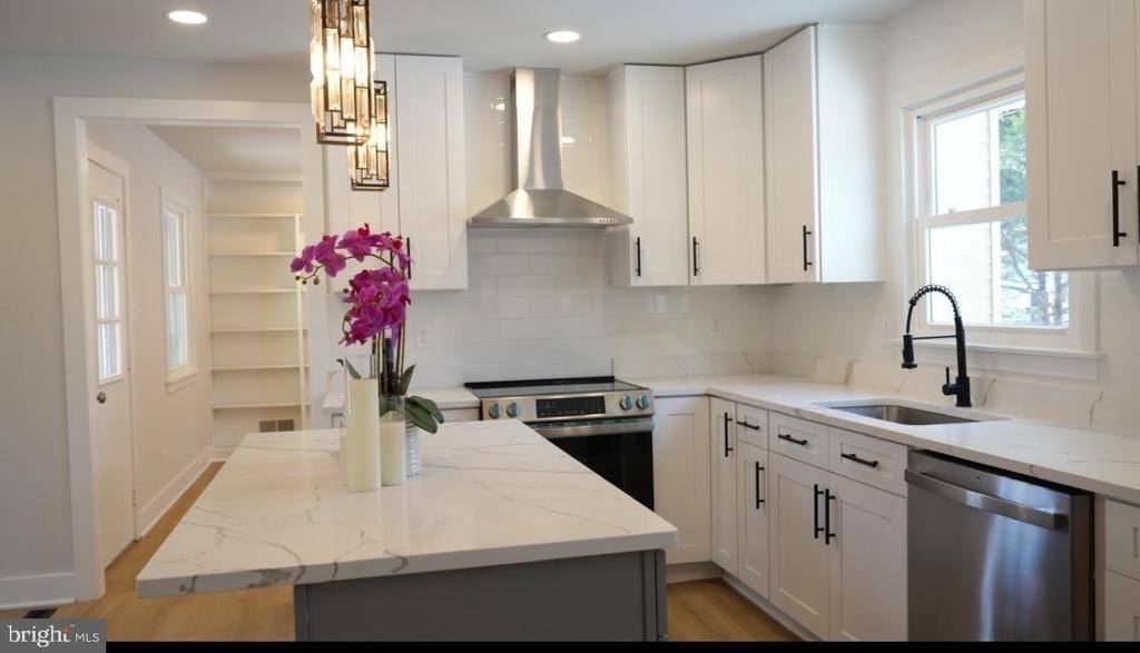 5114 Montgomery Road - Photo 3