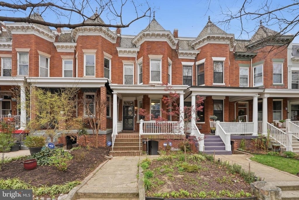 56 Adams Street Nw - Photo 0