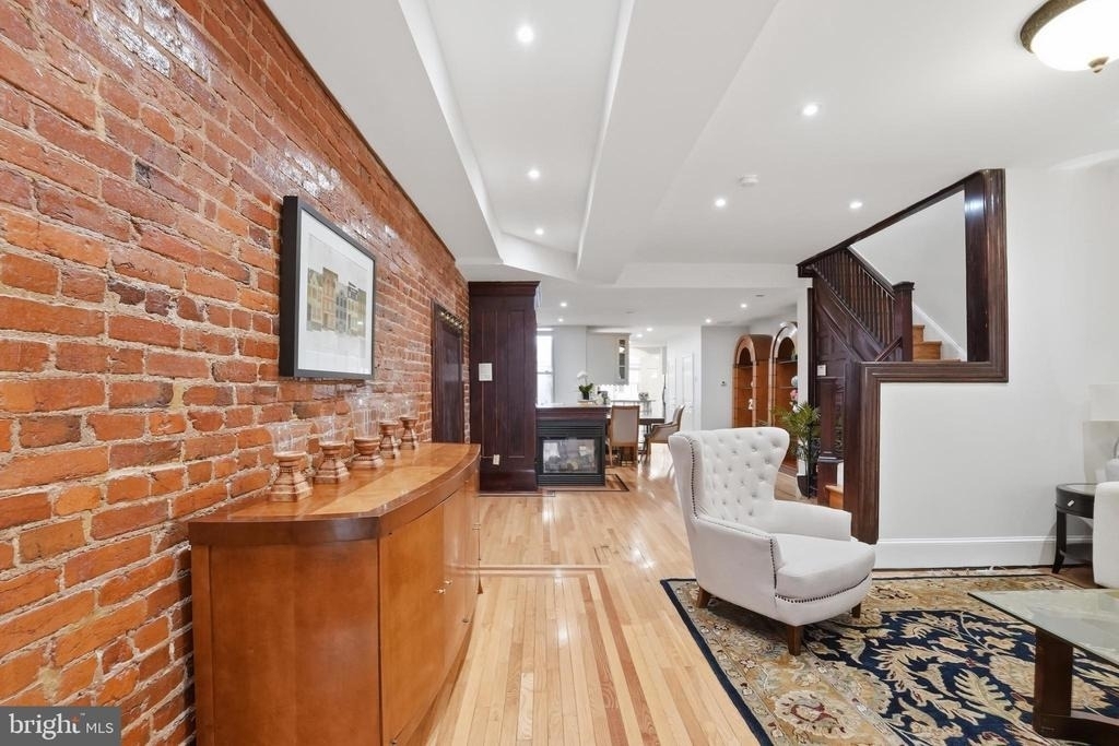 56 Adams Street Nw - Photo 2