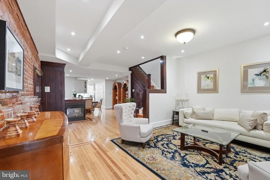 56 Adams Street Nw - Photo 3