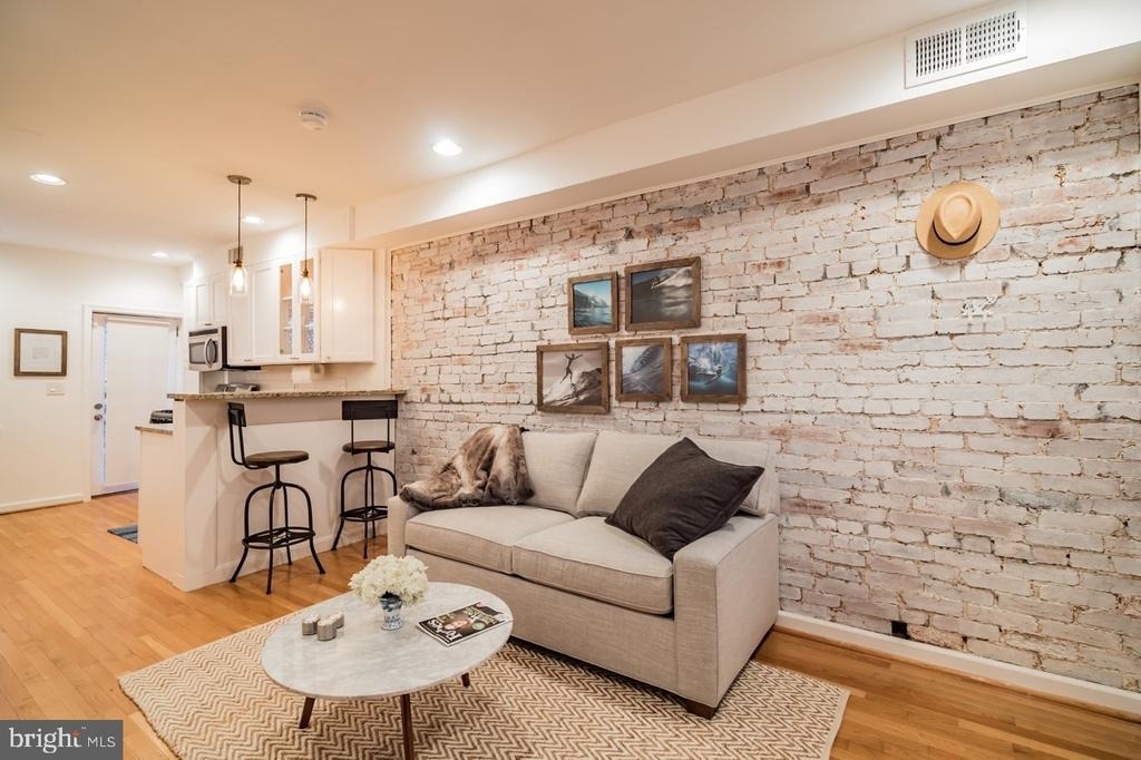 619 11th Street Ne - Photo 1