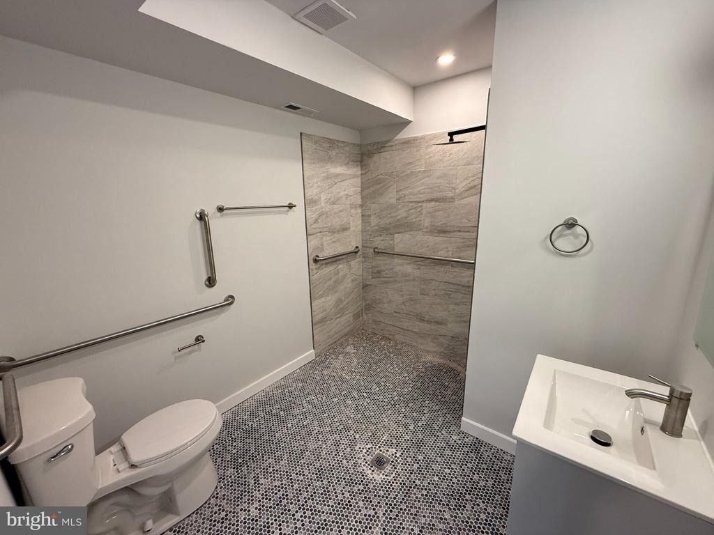 1516 18th Street Se - Photo 3