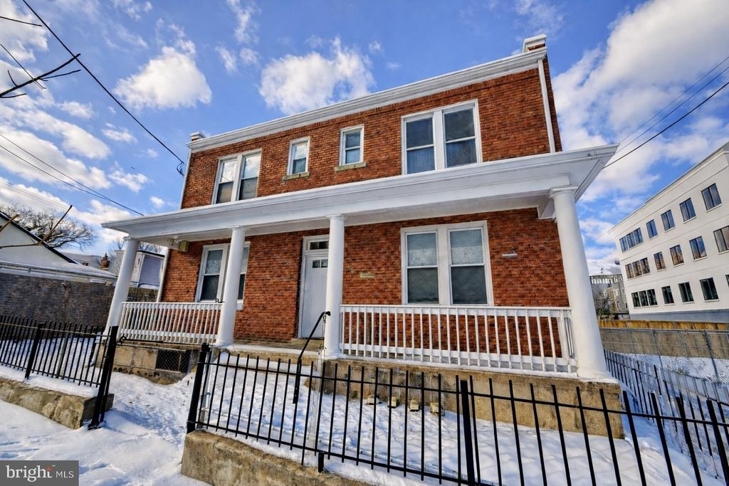 1941 16th Street Se - Photo 0