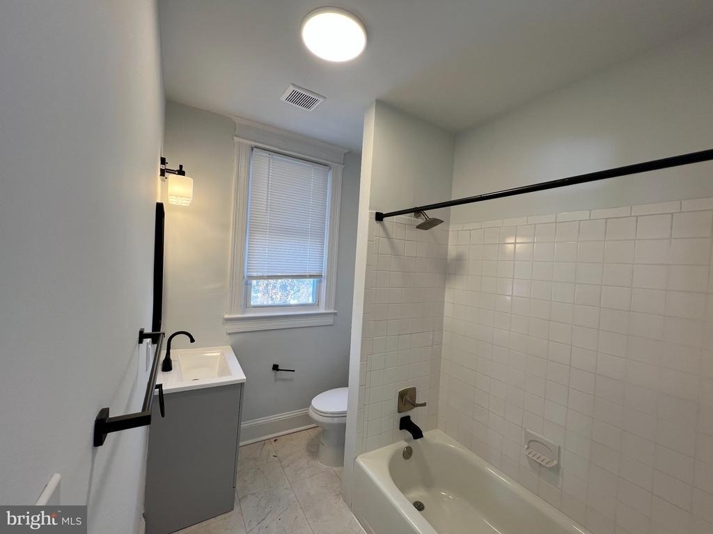 1941 16th Street Se - Photo 5