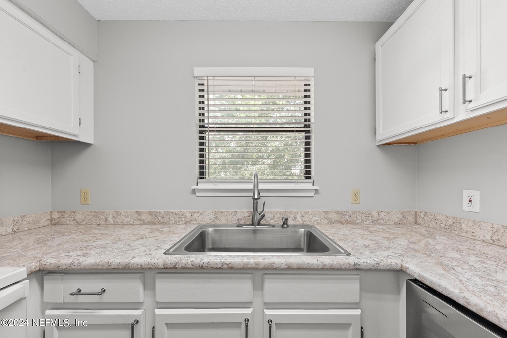 3604 Morton Street - Photo 5