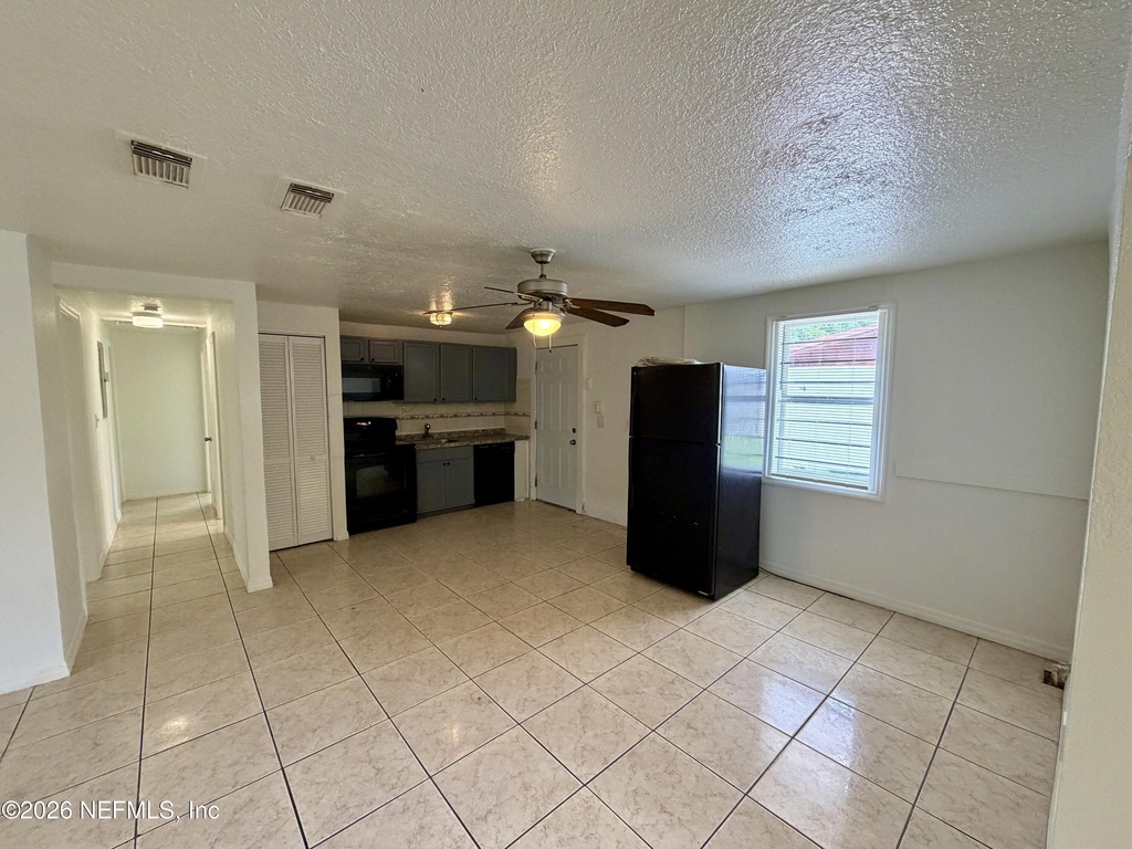 5903 Droad Street - Photo 4