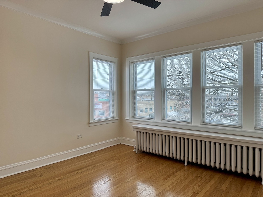 2125 Wesley Avenue - Photo 3