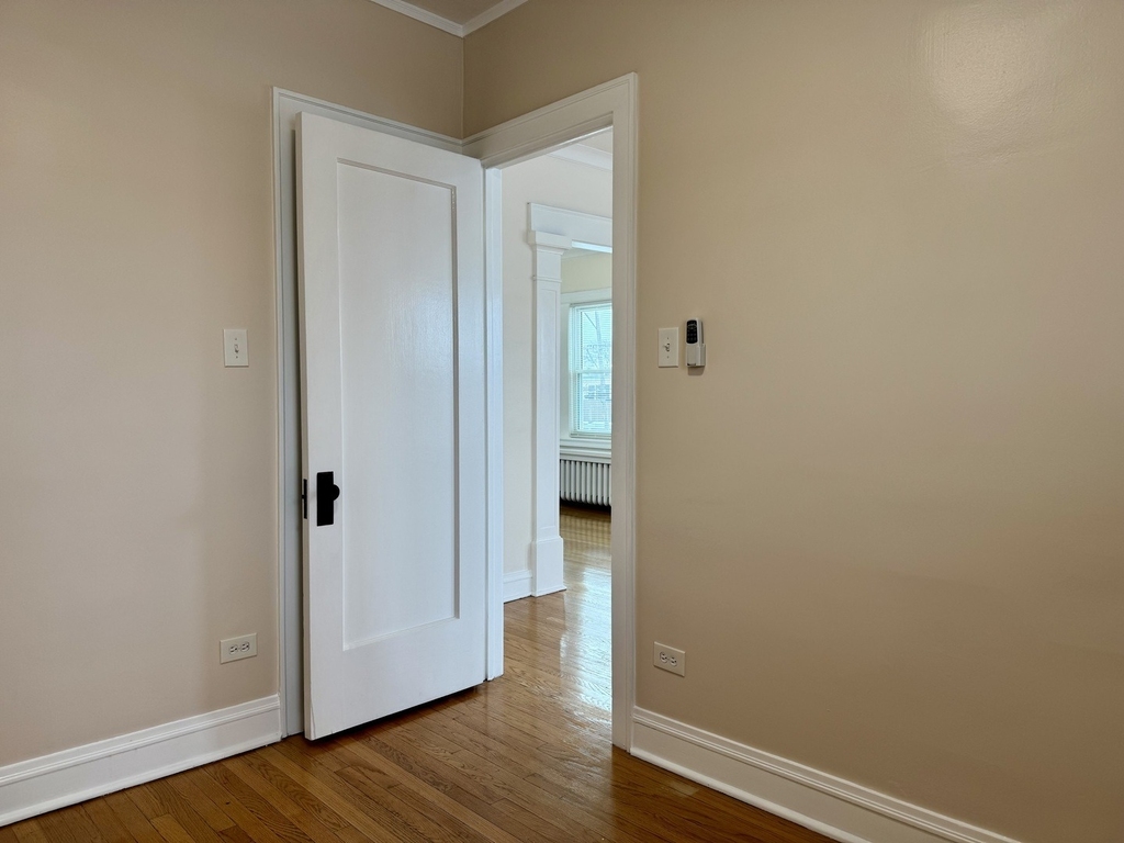 2125 Wesley Avenue - Photo 4