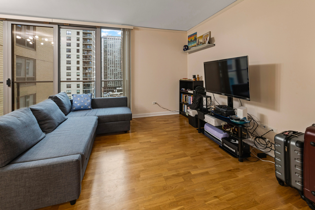 420 E Waterside Drive - Photo 3