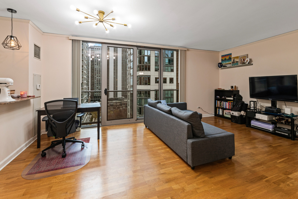 420 E Waterside Drive - Photo 4