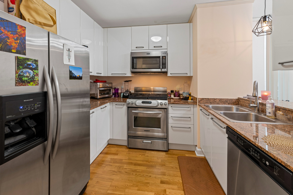 420 E Waterside Drive - Photo 1