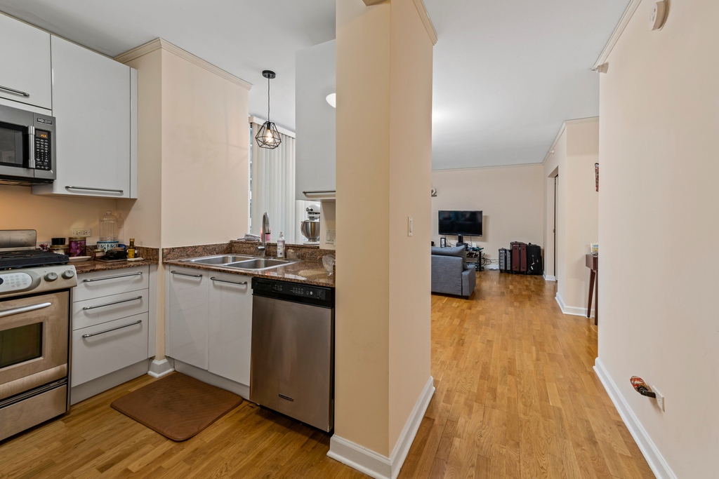 420 E Waterside Drive - Photo 2