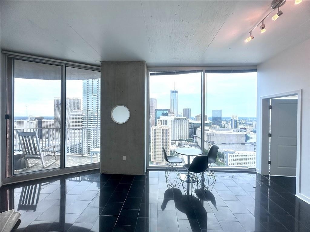 400 W Peachtree Street Nw - Photo 2