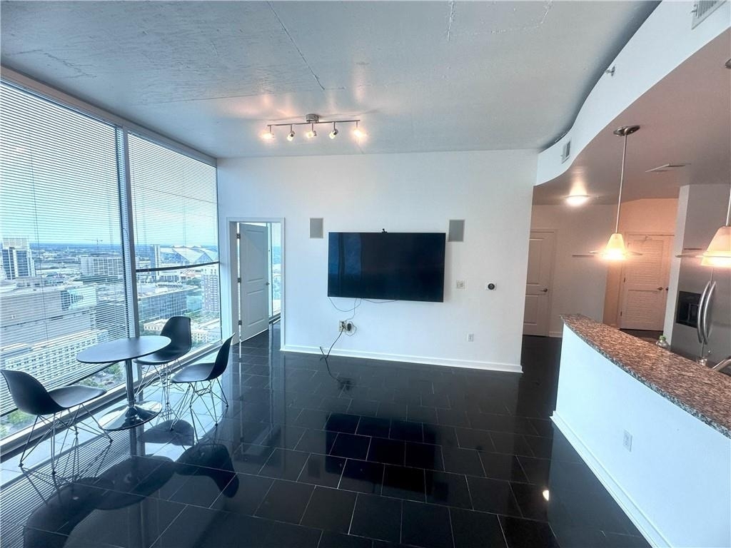 400 W Peachtree Street Nw - Photo 3