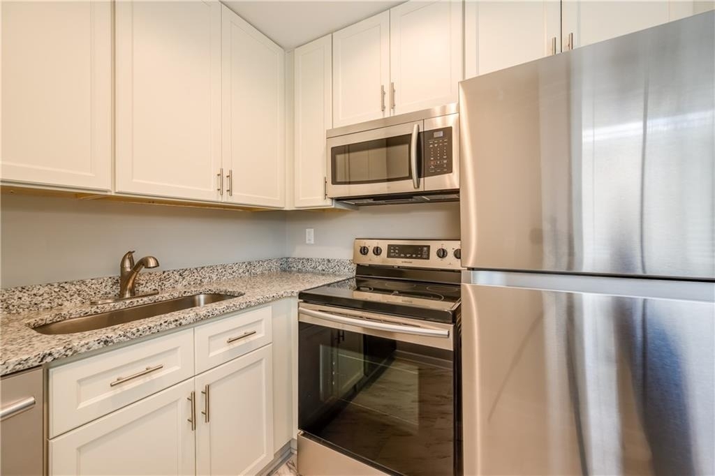 880 Saint Charles Avenue Ne - Photo 3