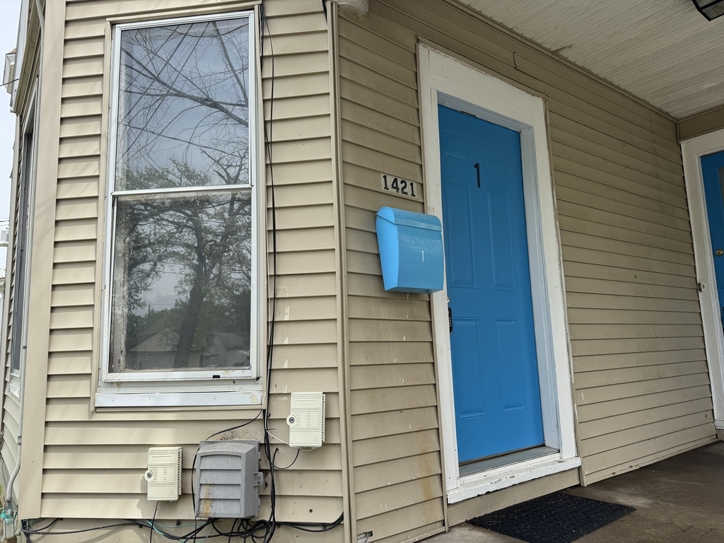 1421 Grand Avenue - Photo 1
