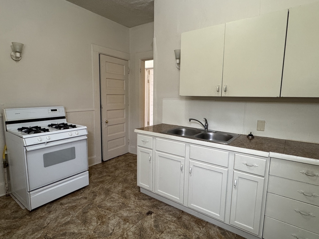 1421 Grand Avenue - Photo 5