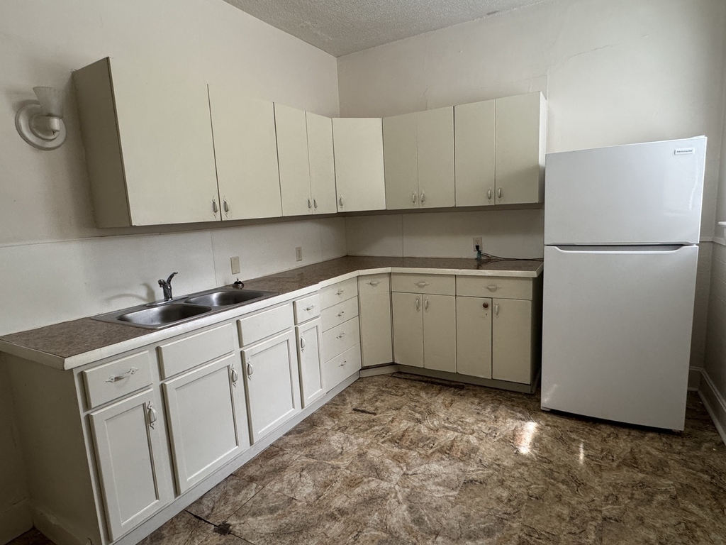 1421 Grand Avenue - Photo 4