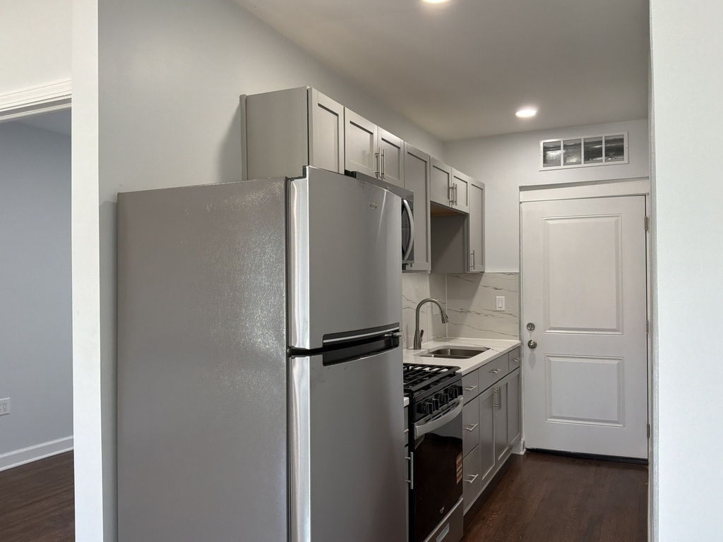 224 E Cass Street - Photo 5