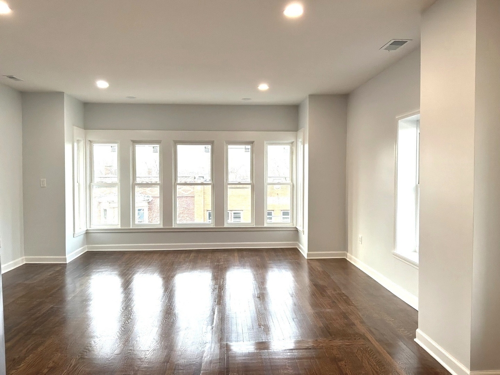 224 E Cass Street - Photo 1