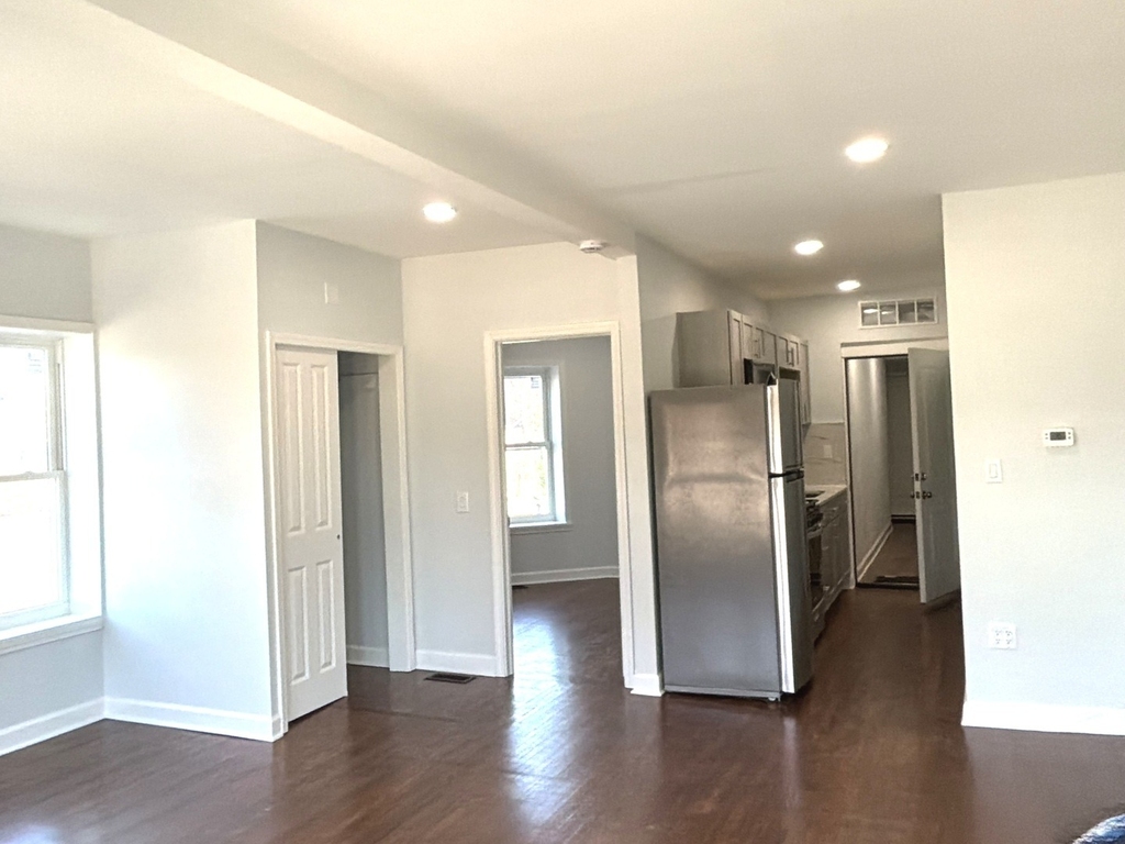 224 E Cass Street - Photo 2