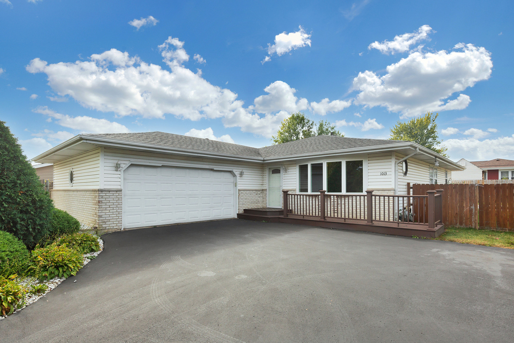 1013 Stonegate Road - Photo 0
