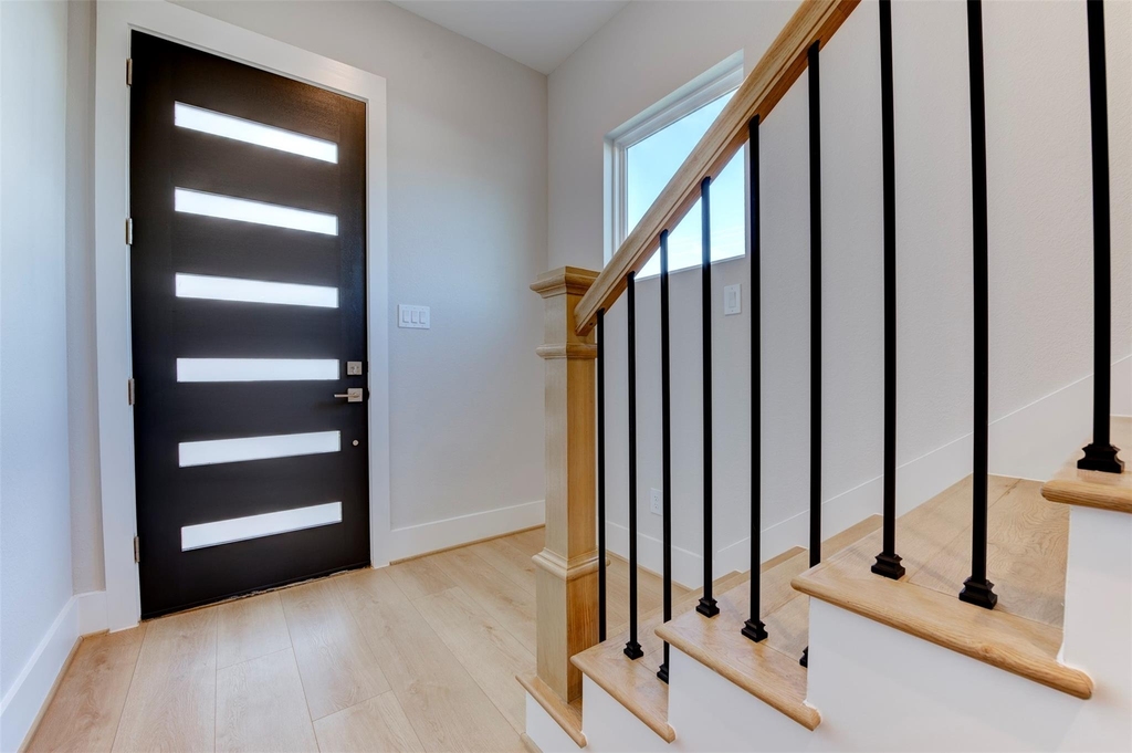5138 Rosslyn Road - Photo 2