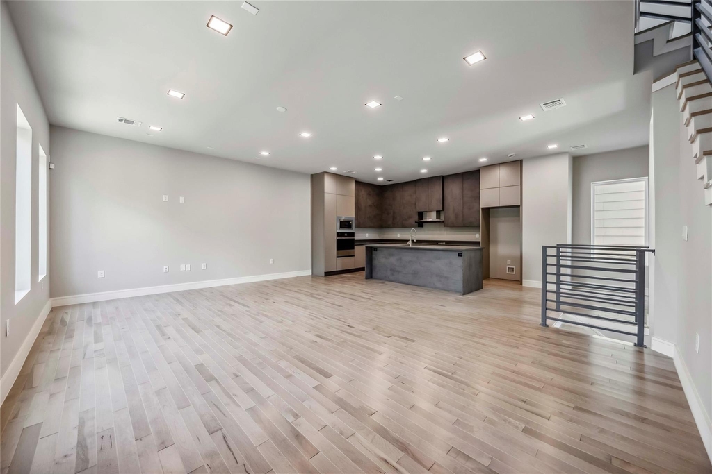 1111 W 21st Street - Photo 17