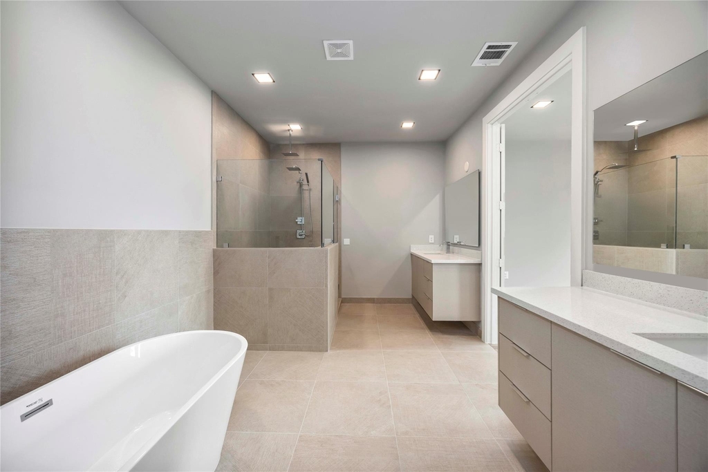 1111 W 21st Street - Photo 20