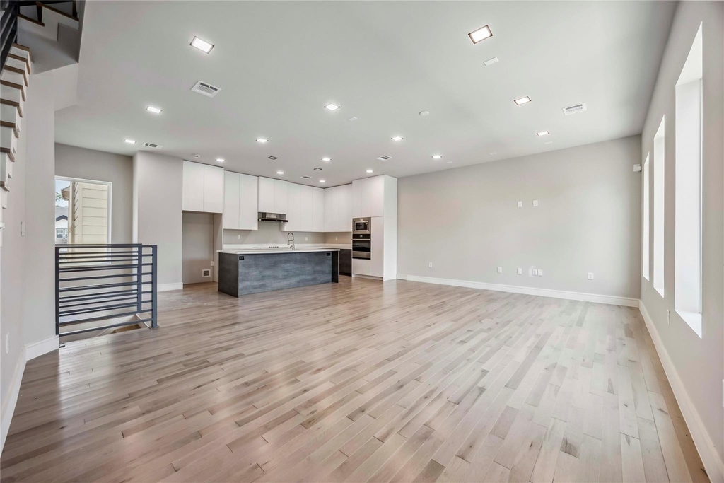 1111 W 21st Street - Photo 10