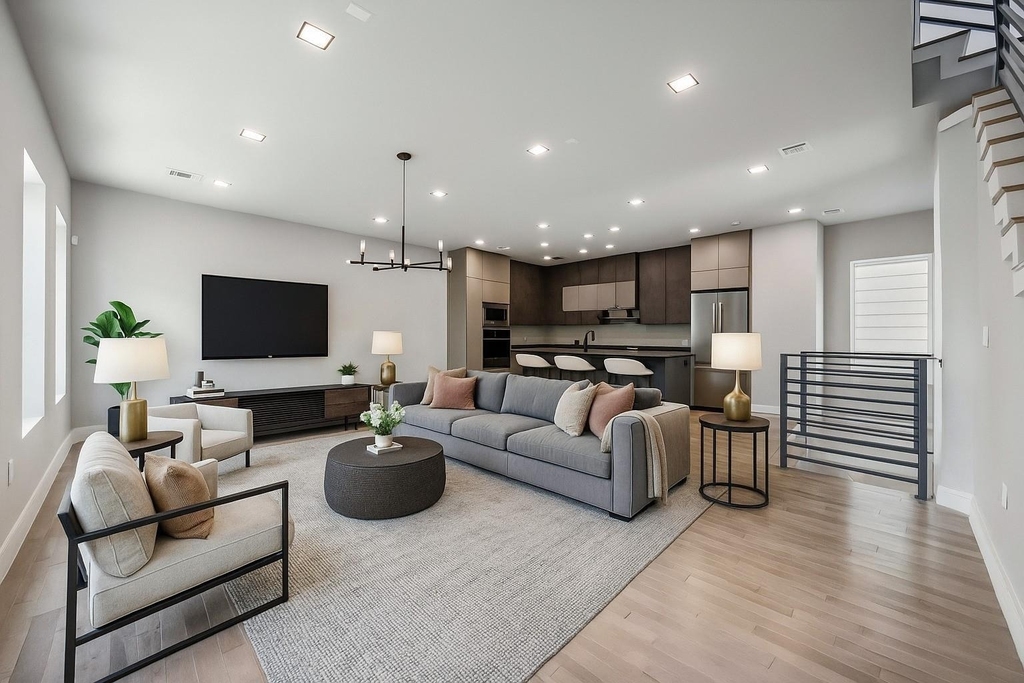 1111 W 21st Street - Photo 7