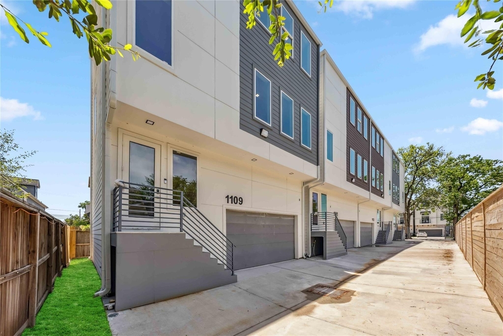 1111 W 21st Street - Photo 1