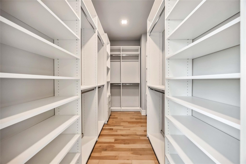 1111 W 21st Street - Photo 31