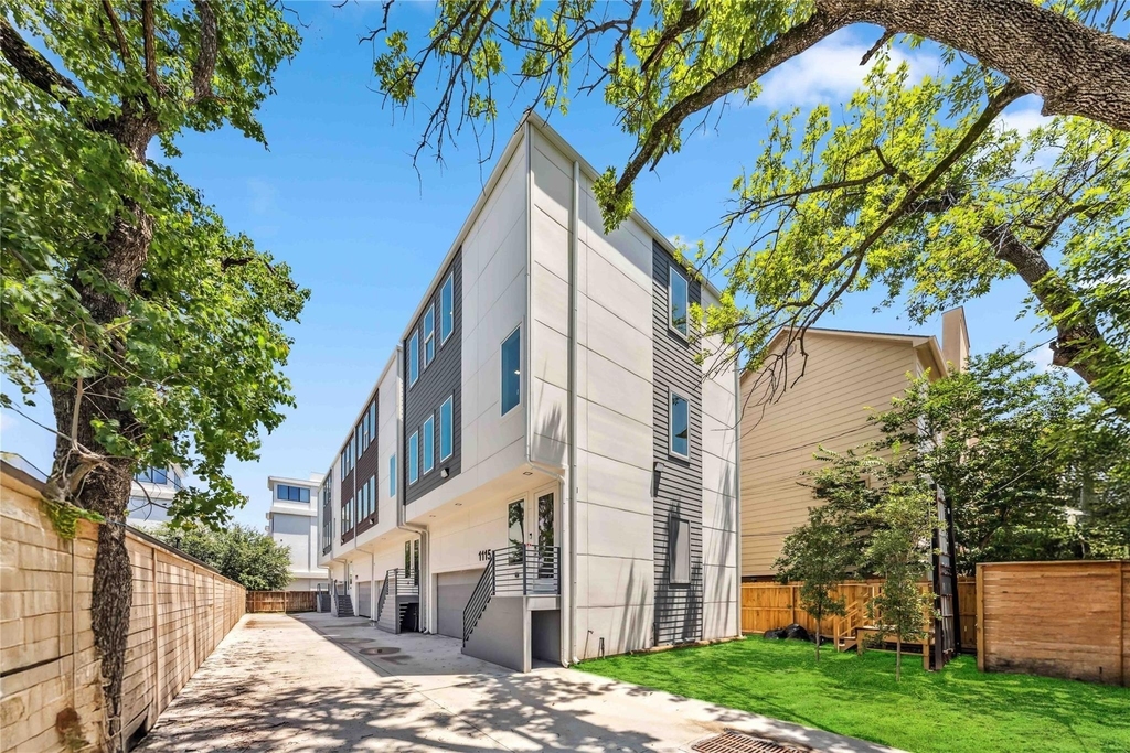 1111 W 21st Street - Photo 0