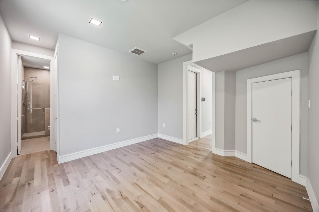 1111 W 21st Street - Photo 27