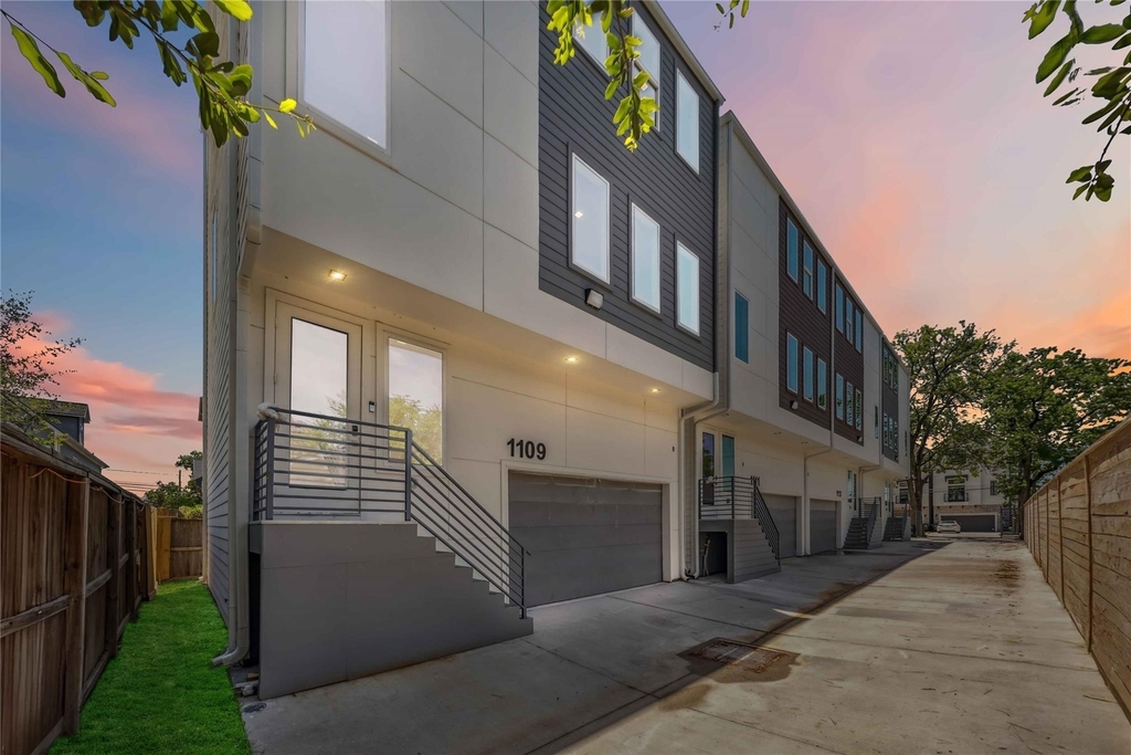 1111 W 21st Street - Photo 2